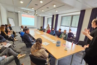 Internationale Förderklassen bei der Industrie- und Handelskammer (IHK) in Düsseldorf – Gemeinsam erfolgreich bei Arbeitsplatzsuche und Karriere